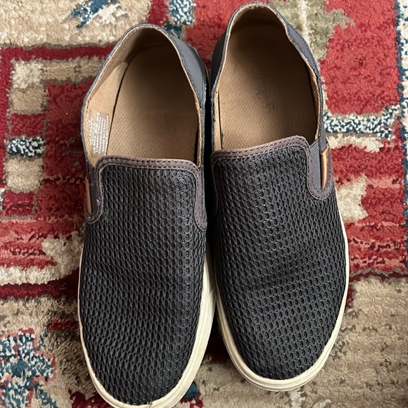 Olukai pehuea size 7.5 dark gray mesh - Picture 2 of 6